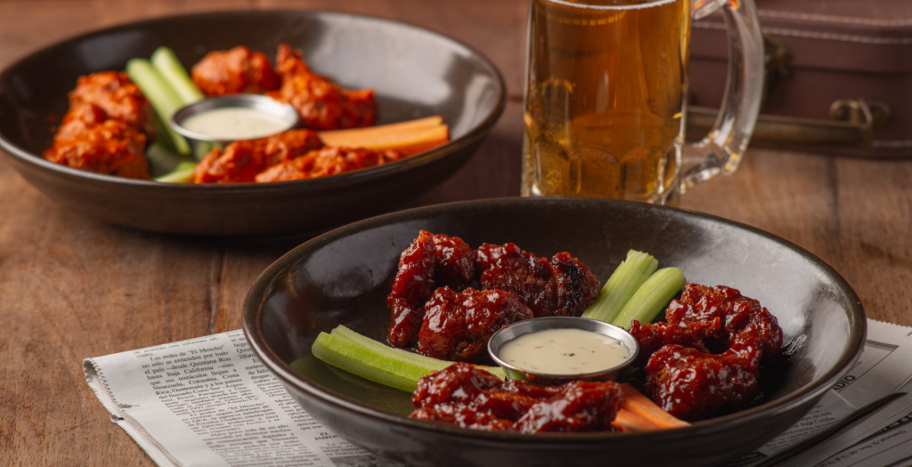 THE ULTIMATE BATTLE WINGS VS BONELESS La Vicenta En